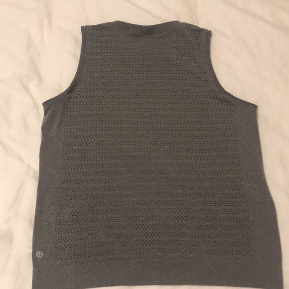 Lululemon - Picture 2 of 4